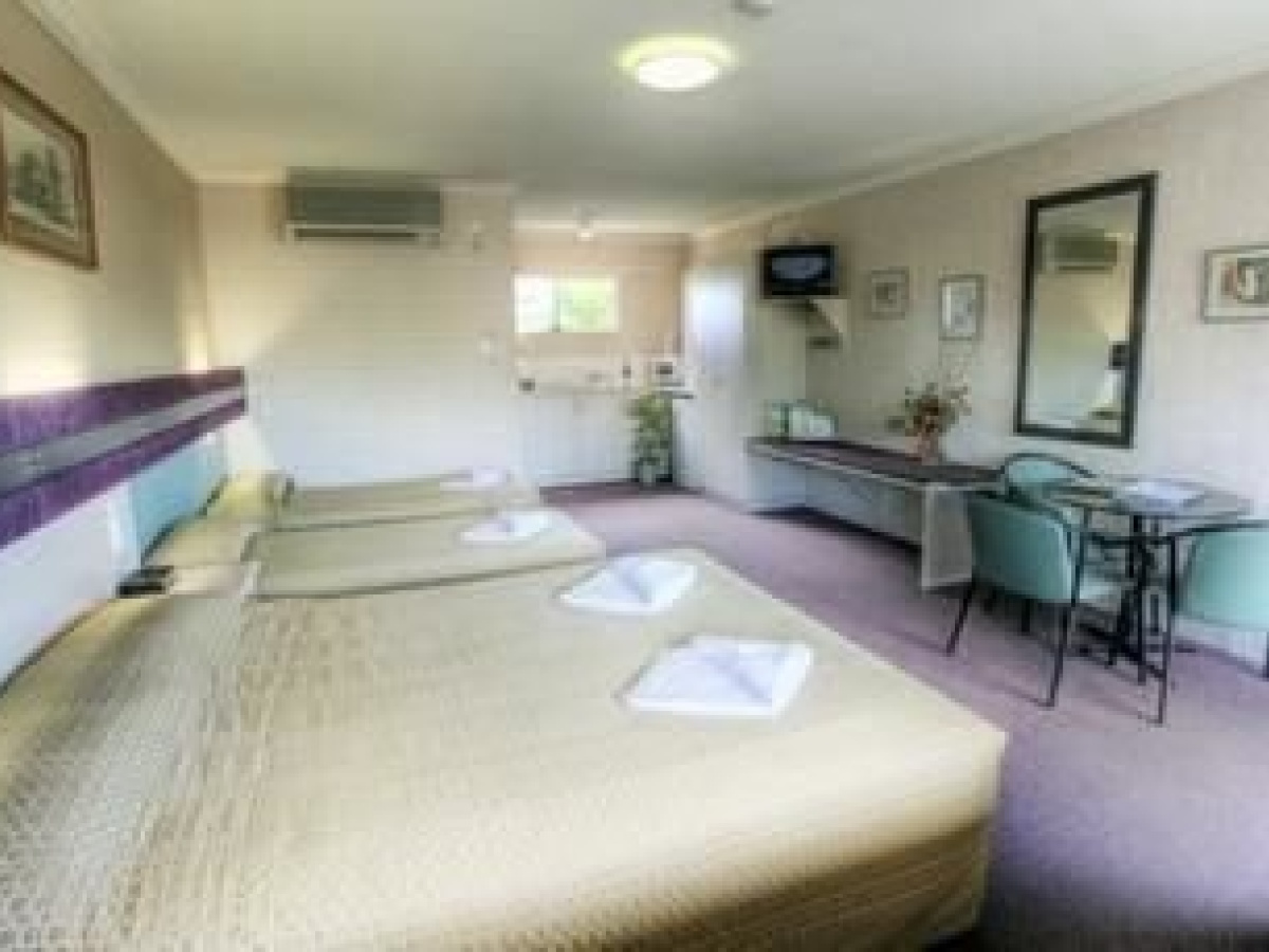 The Vines Motel & Cottages