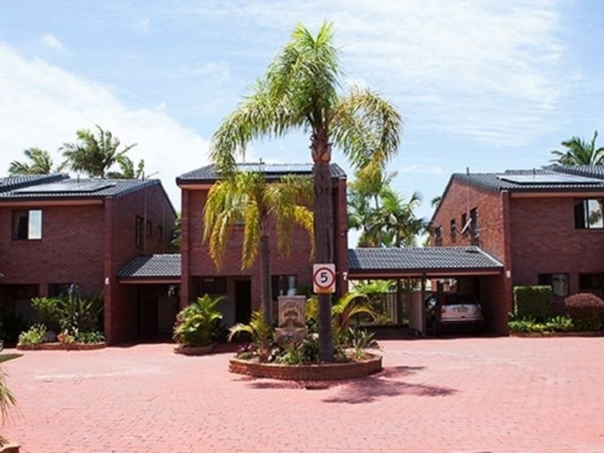 Clermont Country Motor Inn