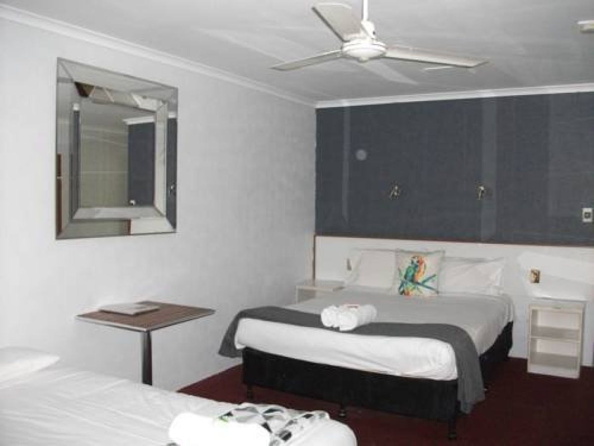 BeerWah Glasshouse Motel