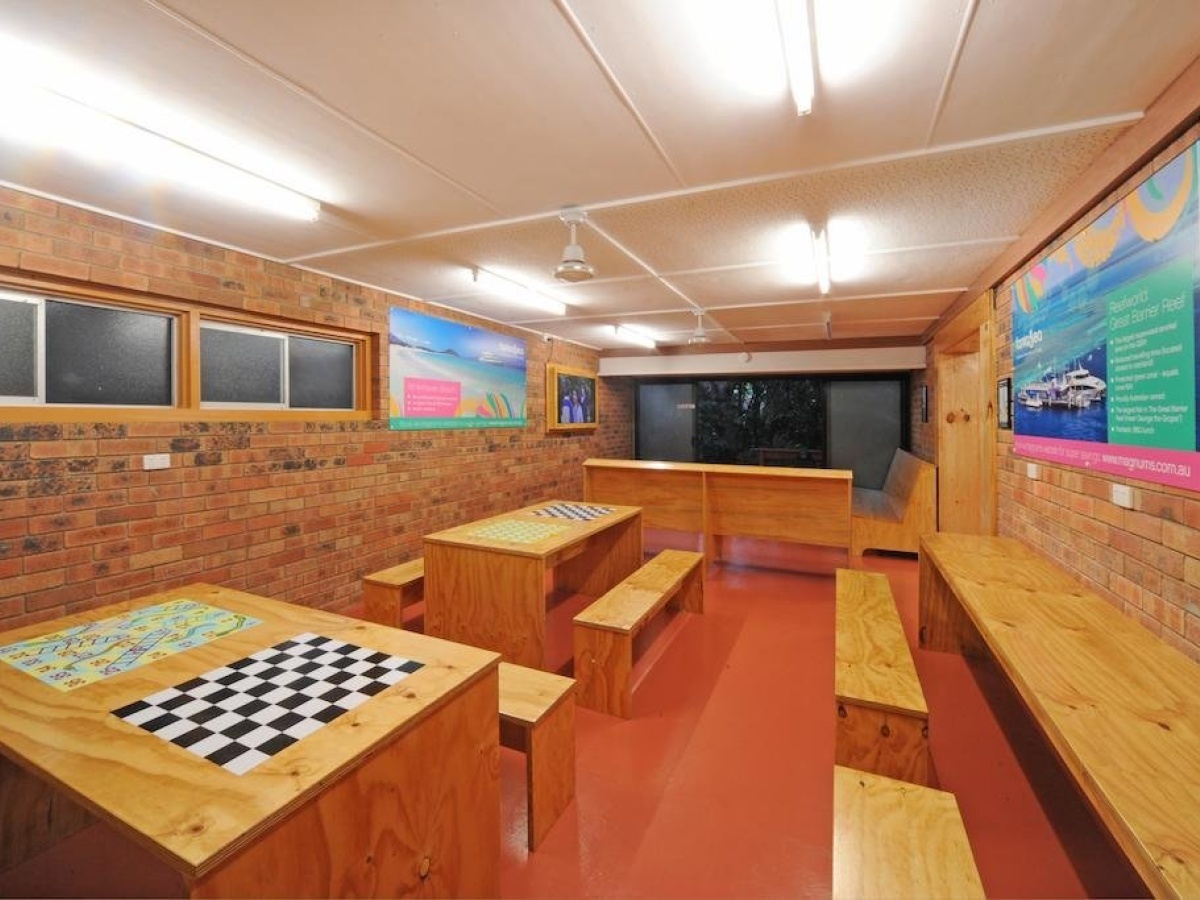 Airlie Beach Magnums – Adults Only
