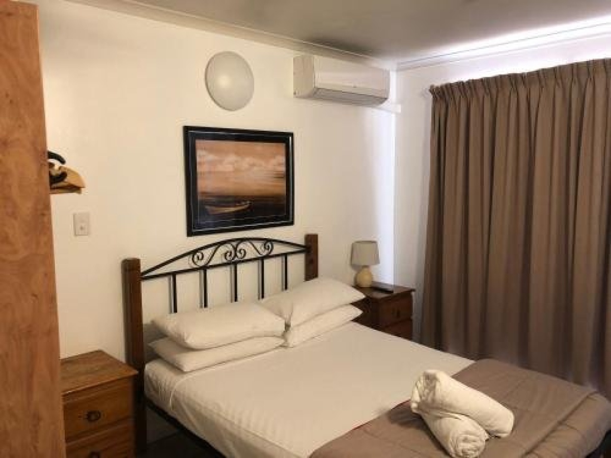 Airlie Waterfront Backpackers