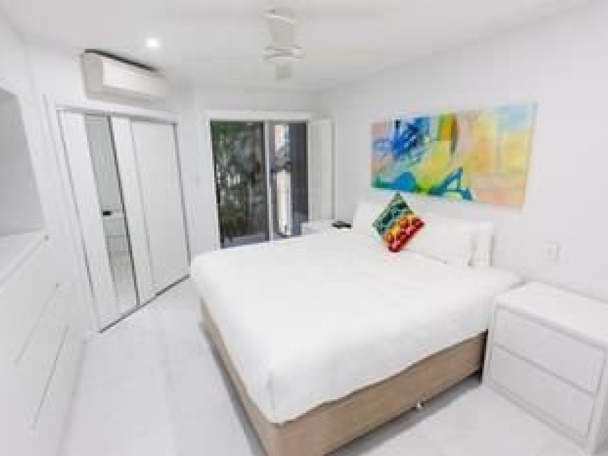 603 On The Beach Luxury Apartment