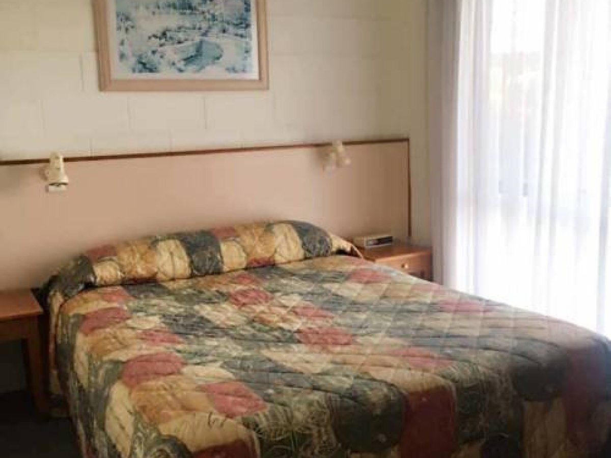 Black Swan Motor Inn