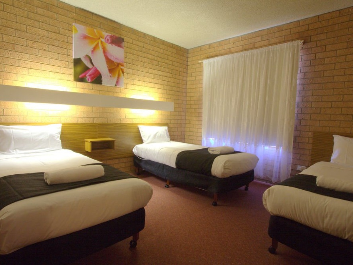 Blue Whale Motor Inn & Apartments