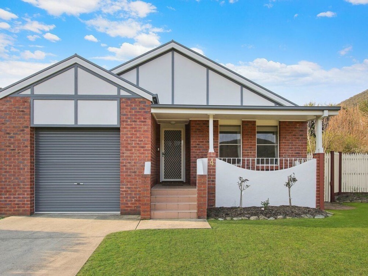 Abbey Rose – Bright, VIC