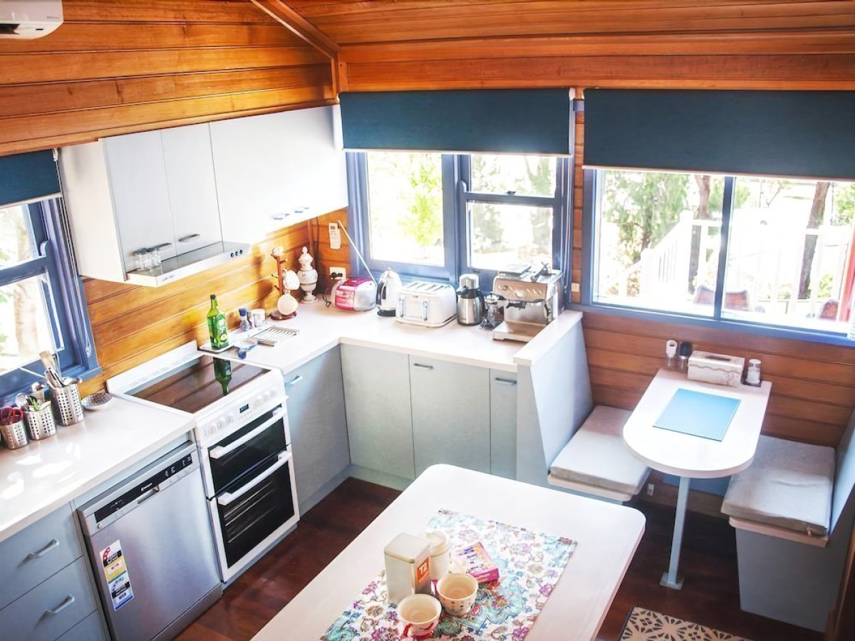 Artee House – A Bright Escape