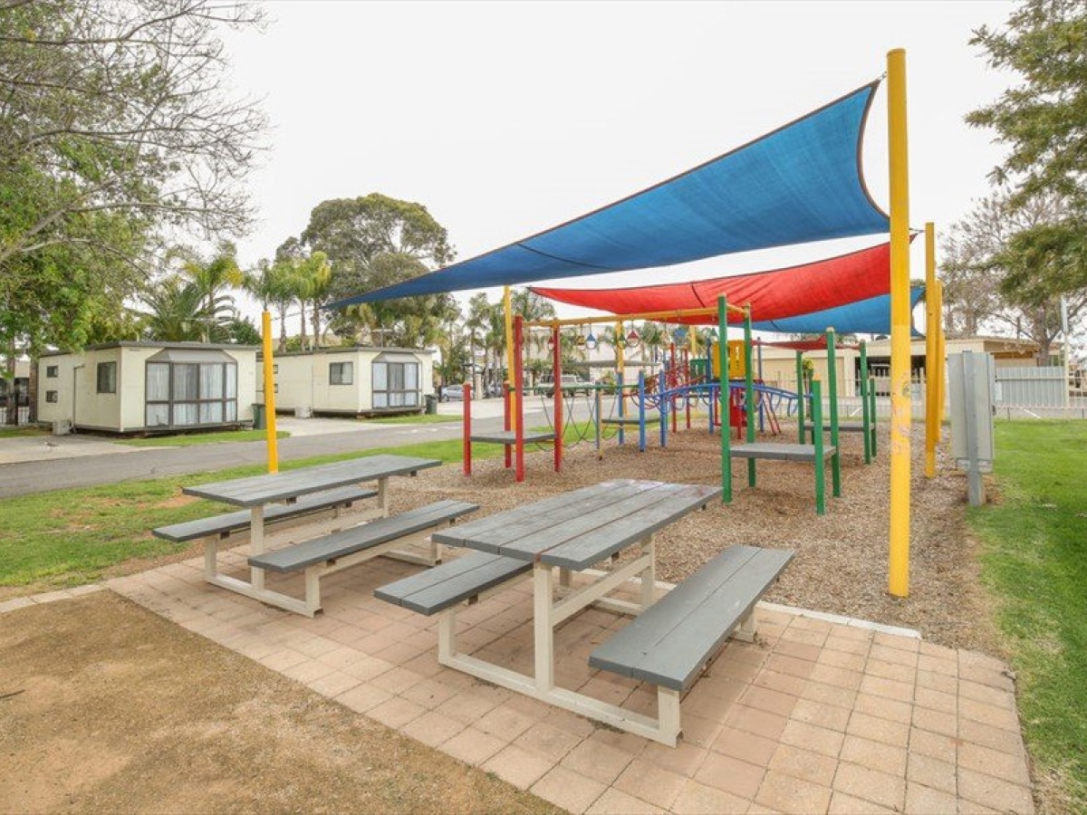 Aquarius Apartments and Cabins