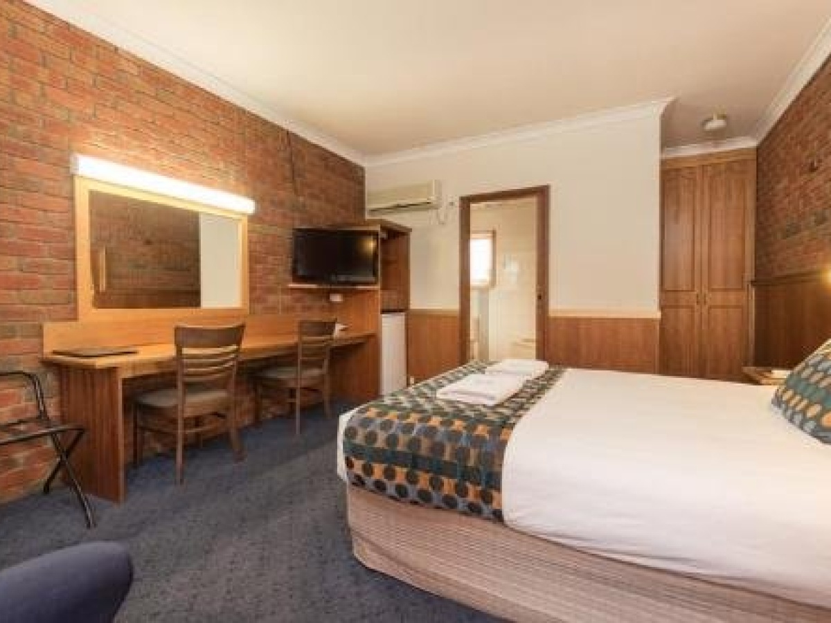 Early Australian Motor Inn
