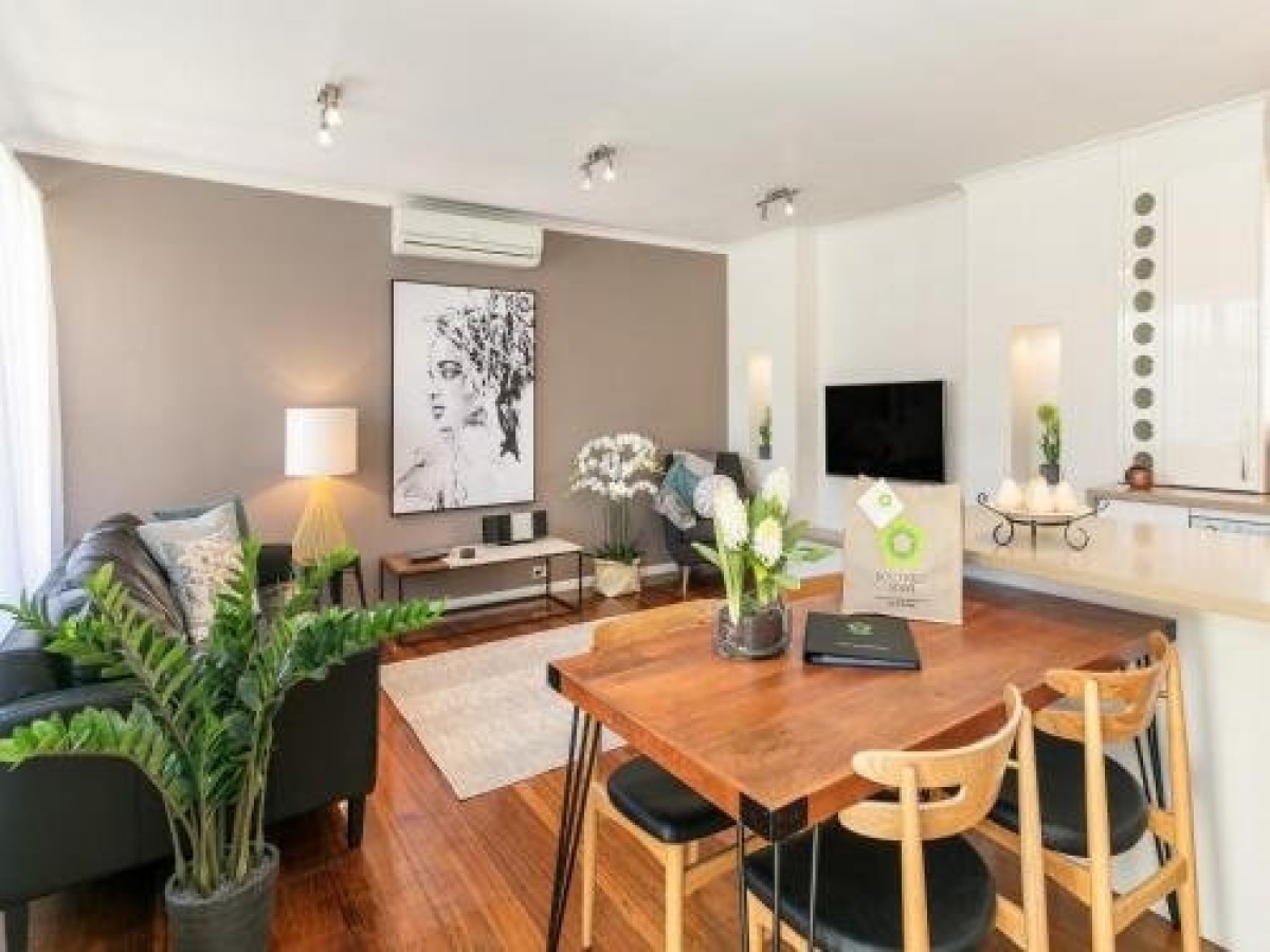 BOUTIQUE STAYS – Sandy Breeze 1