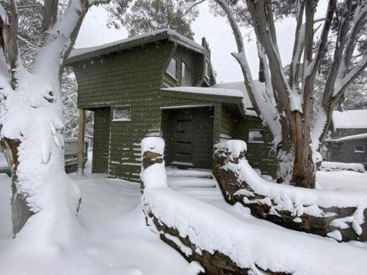 DIAMOND HOUSE IN THE ENTRANCE BEACH