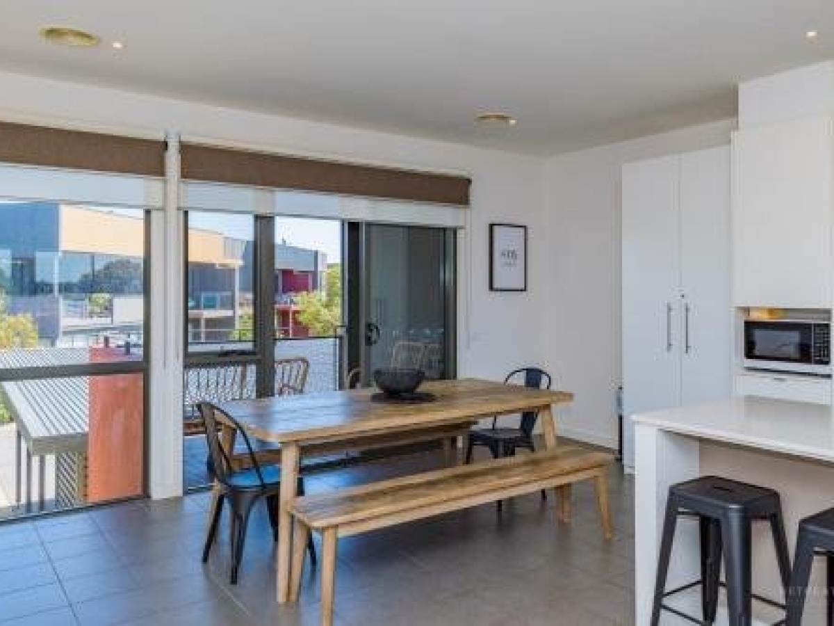 13 Shore Place