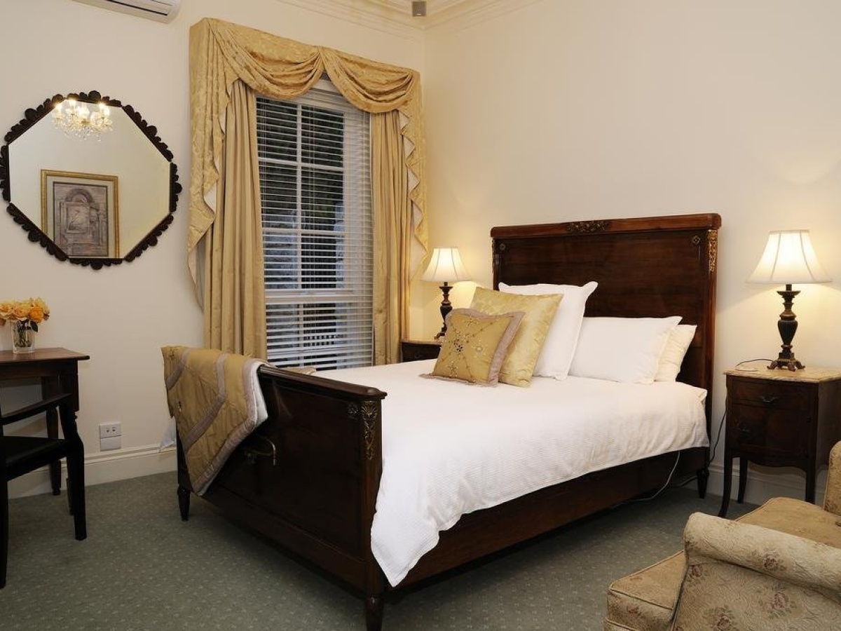 Montfort Manor