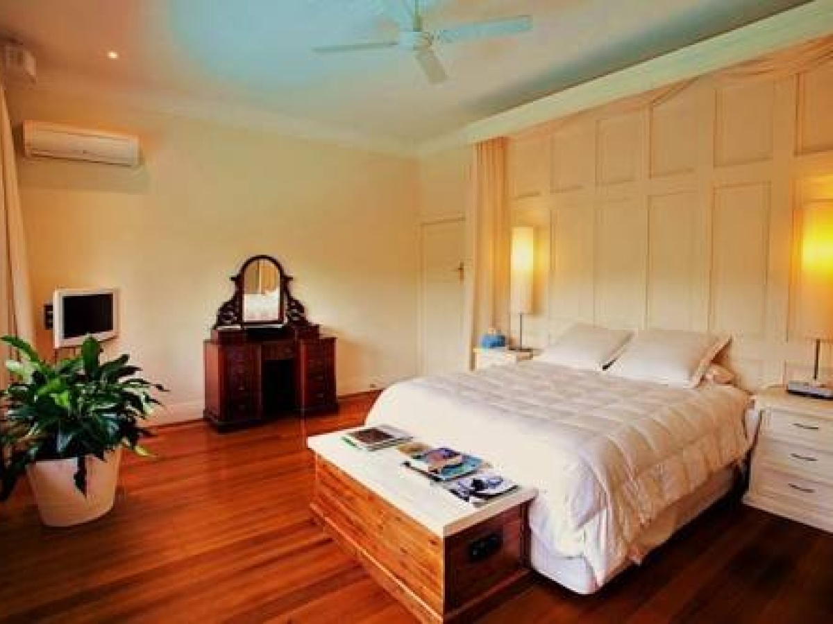 Blue Cliffs Retreat Hotel
