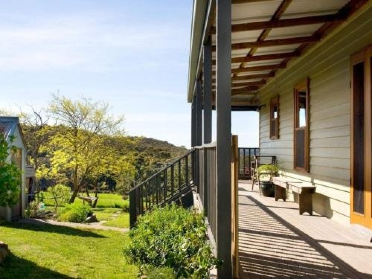CAIRNS BEACH HOUSE