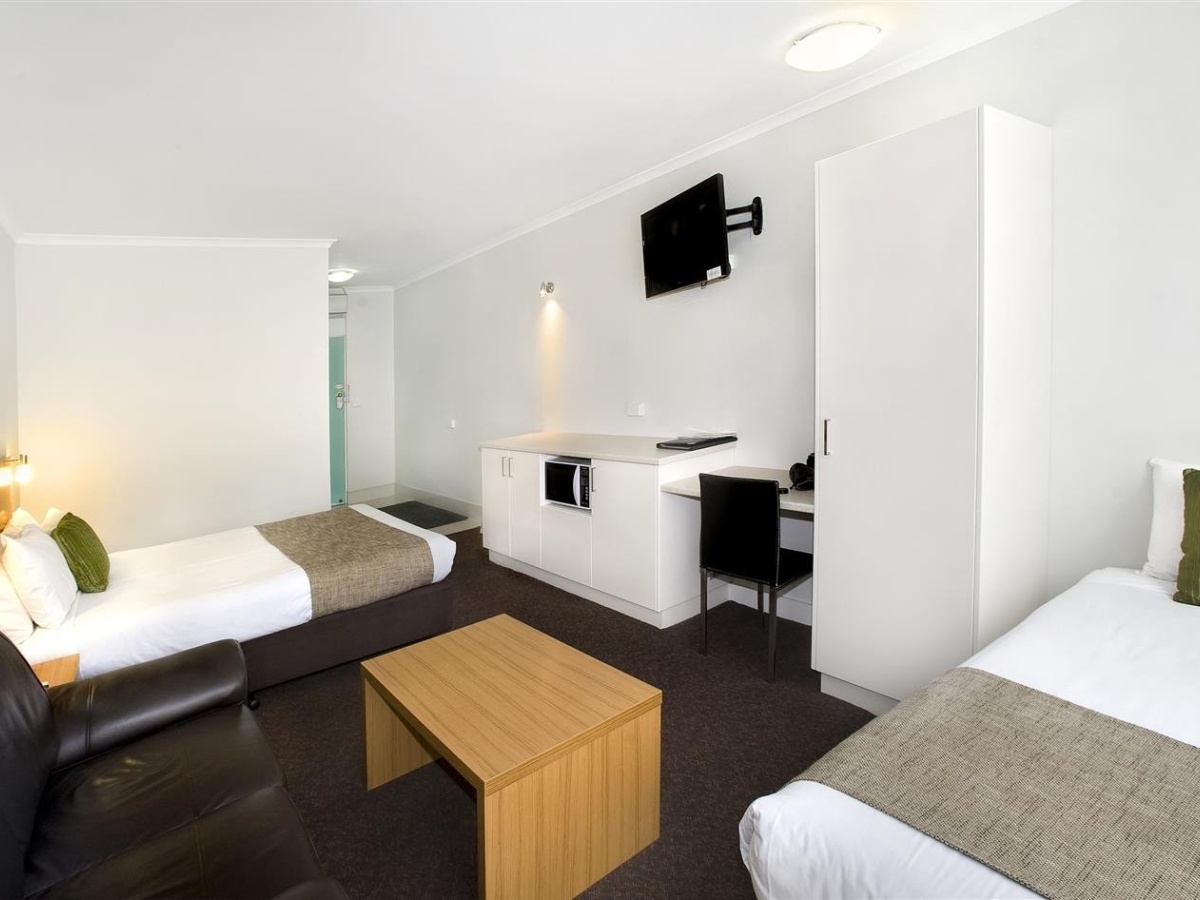Admiralty Inn