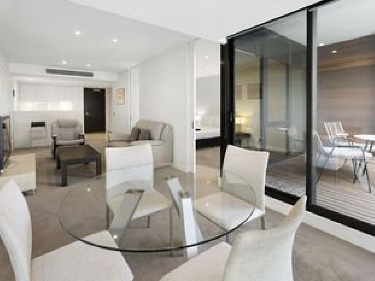 Edgewater 208