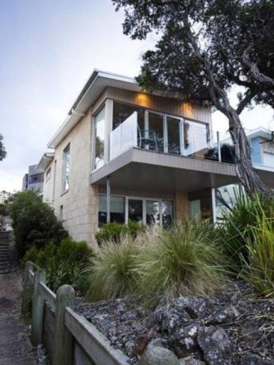 Battery Cove Beach Front Apartment