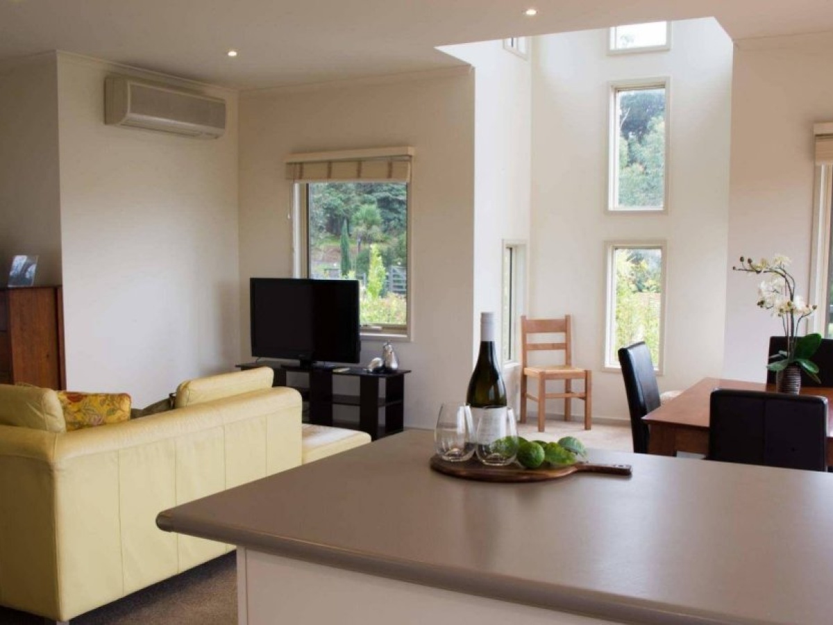 Mornington Cherry Blossom Bedsit