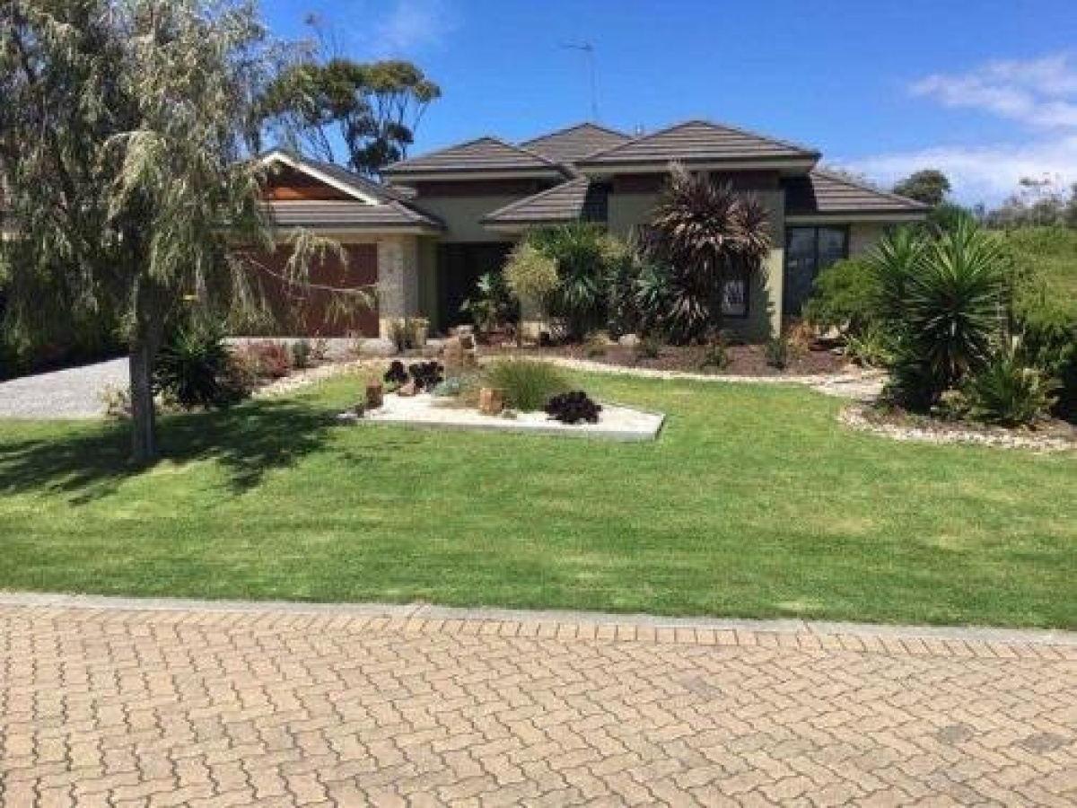 OCEANS 11 – SURFSIDE – WIFI & FOXTEL – PET FRIENDLY (OUTSIDE ONLY), Inverloch