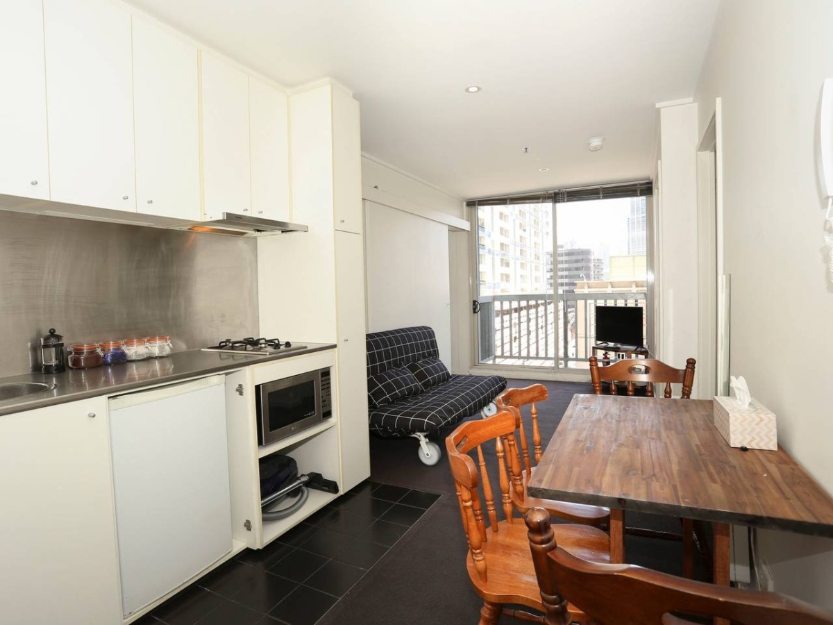 2 Beds 1 Bath beside QV Melbourne