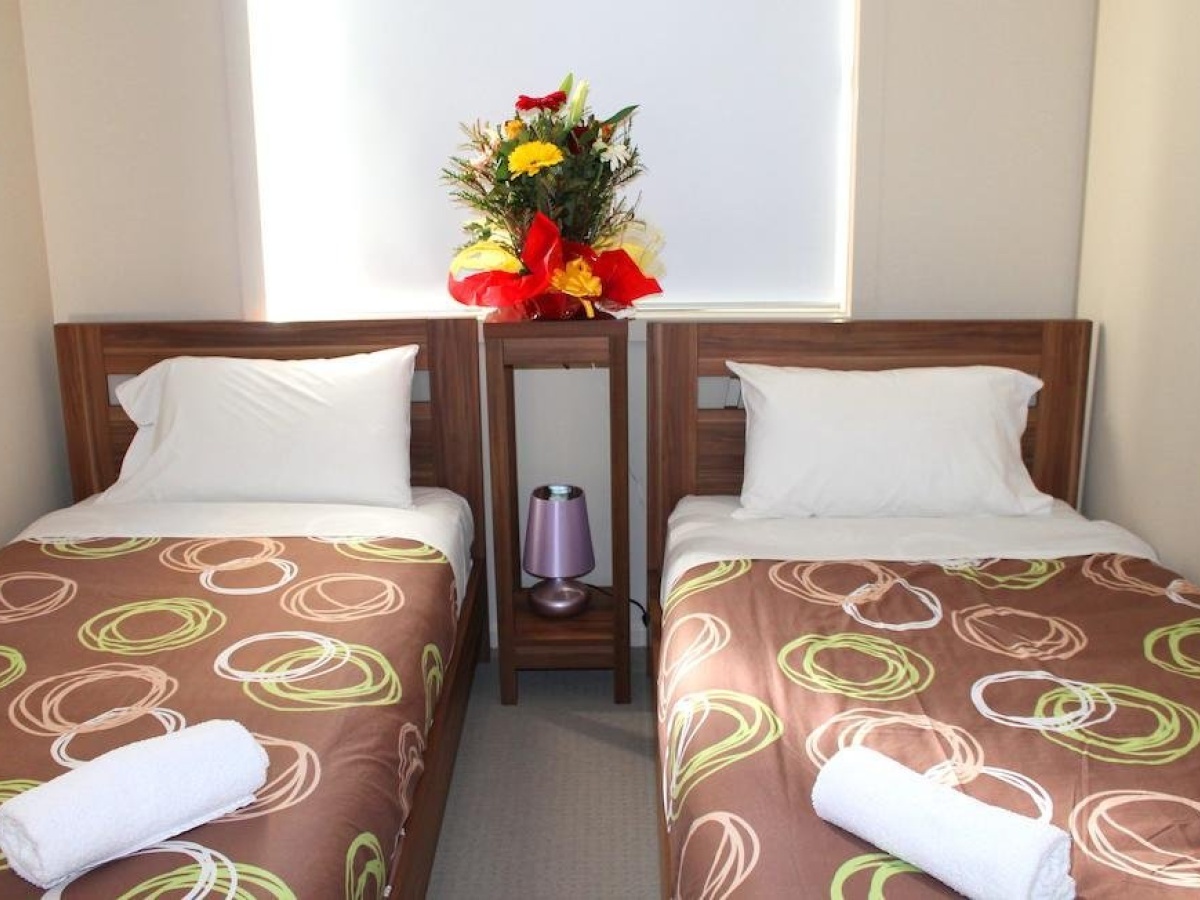 SERVICED HOUSES ROXBURGH PARK