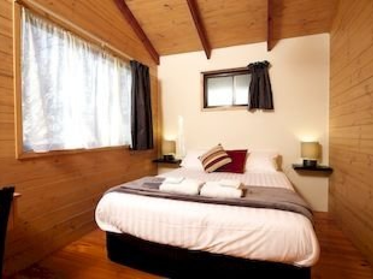 Lakes and Craters Holiday Park