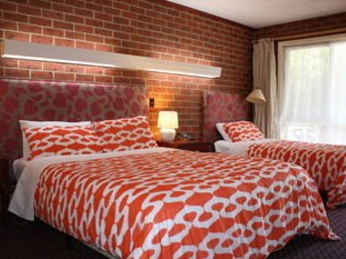 Carlyle Suites & Apartments