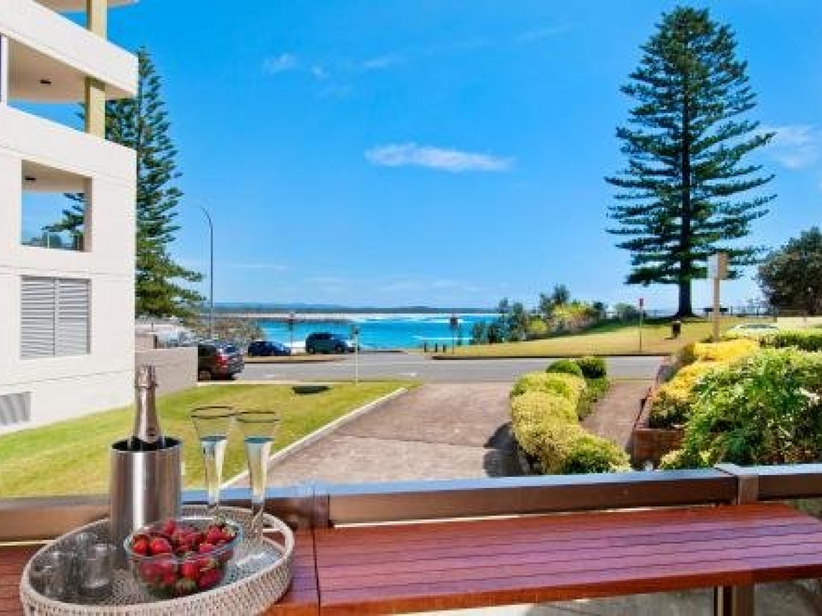 Beauty at the Beach – modern beachfront apartment