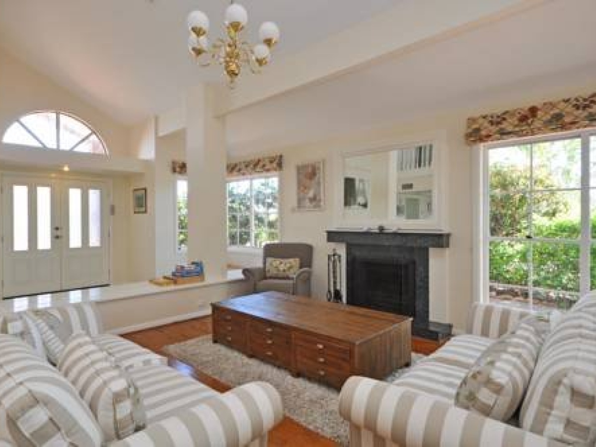 Beggars Bridge Vineyard Homestead w/ pool + wifi + tennis + vineyard