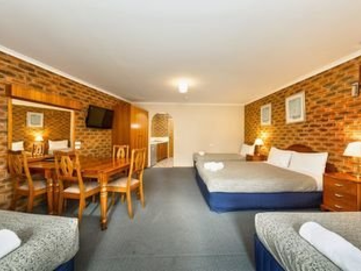 Hume Country Motor Inn