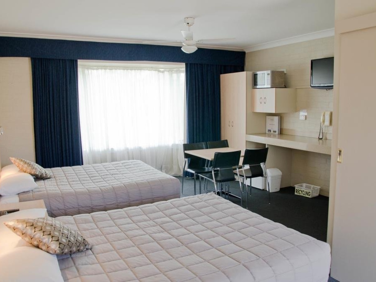 Baybrook Motor Inn