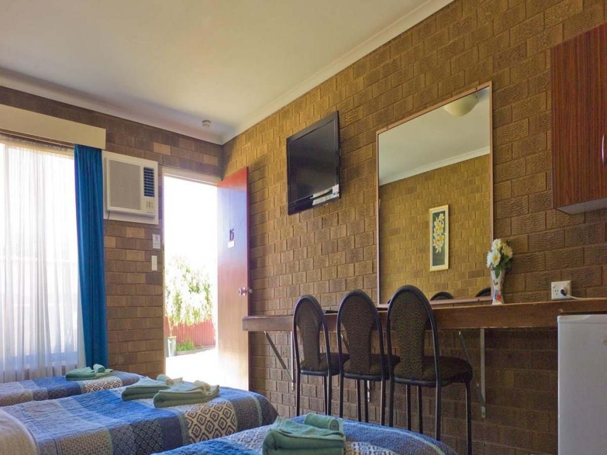 Camellia Motel