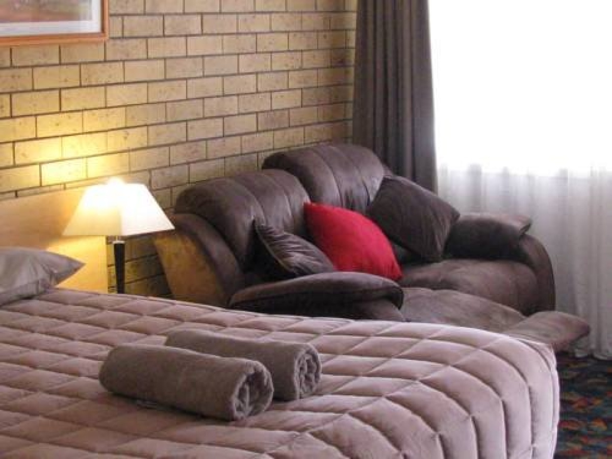 Settlers Motor Inn