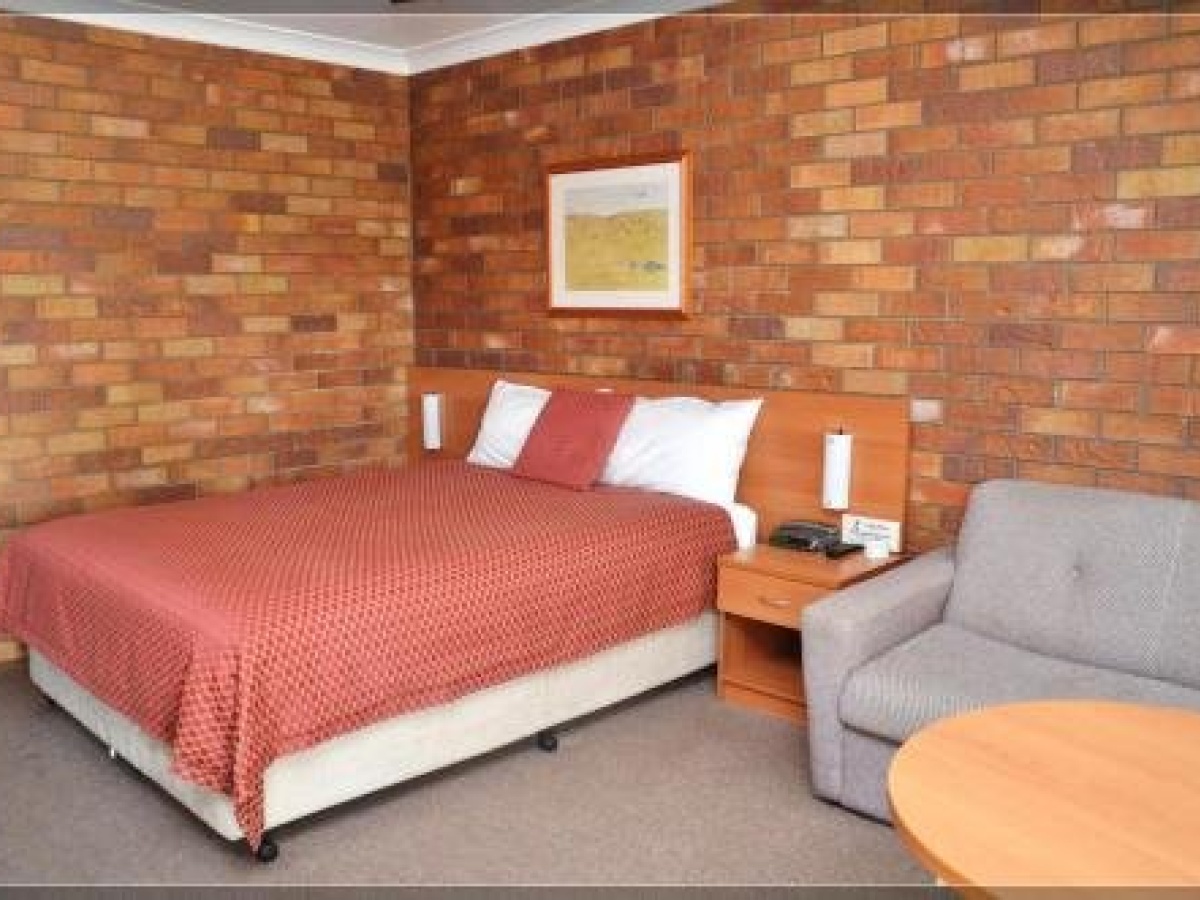 Peter Allen Motor Inn
