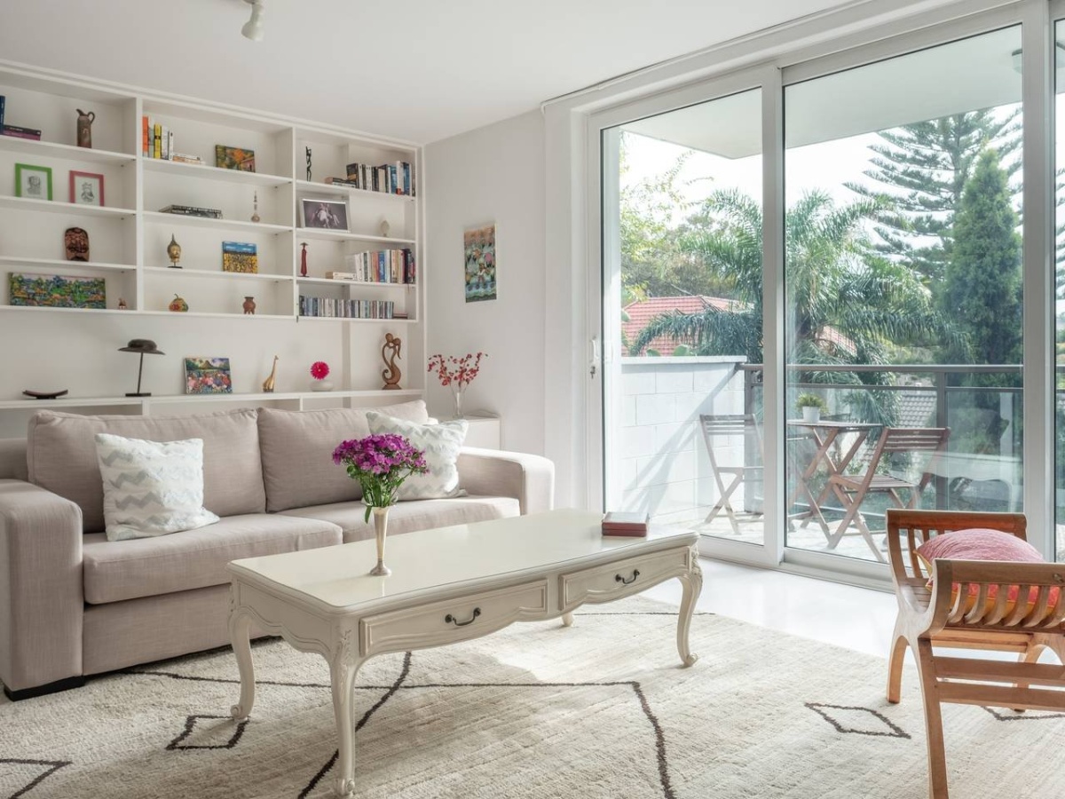 2BR Apartment w/ Parking 5min from Ferry and Train
