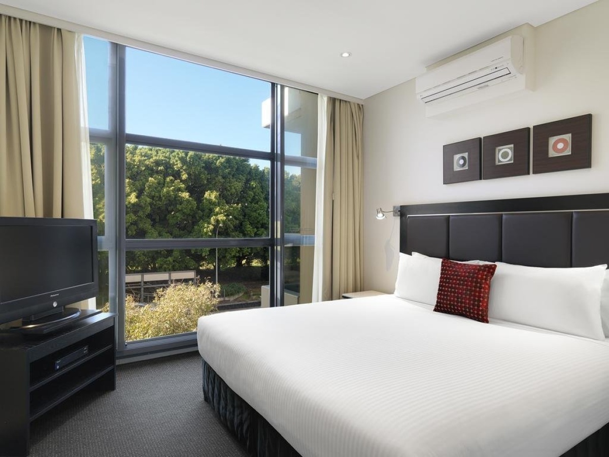 Meriton Suites Waterloo
