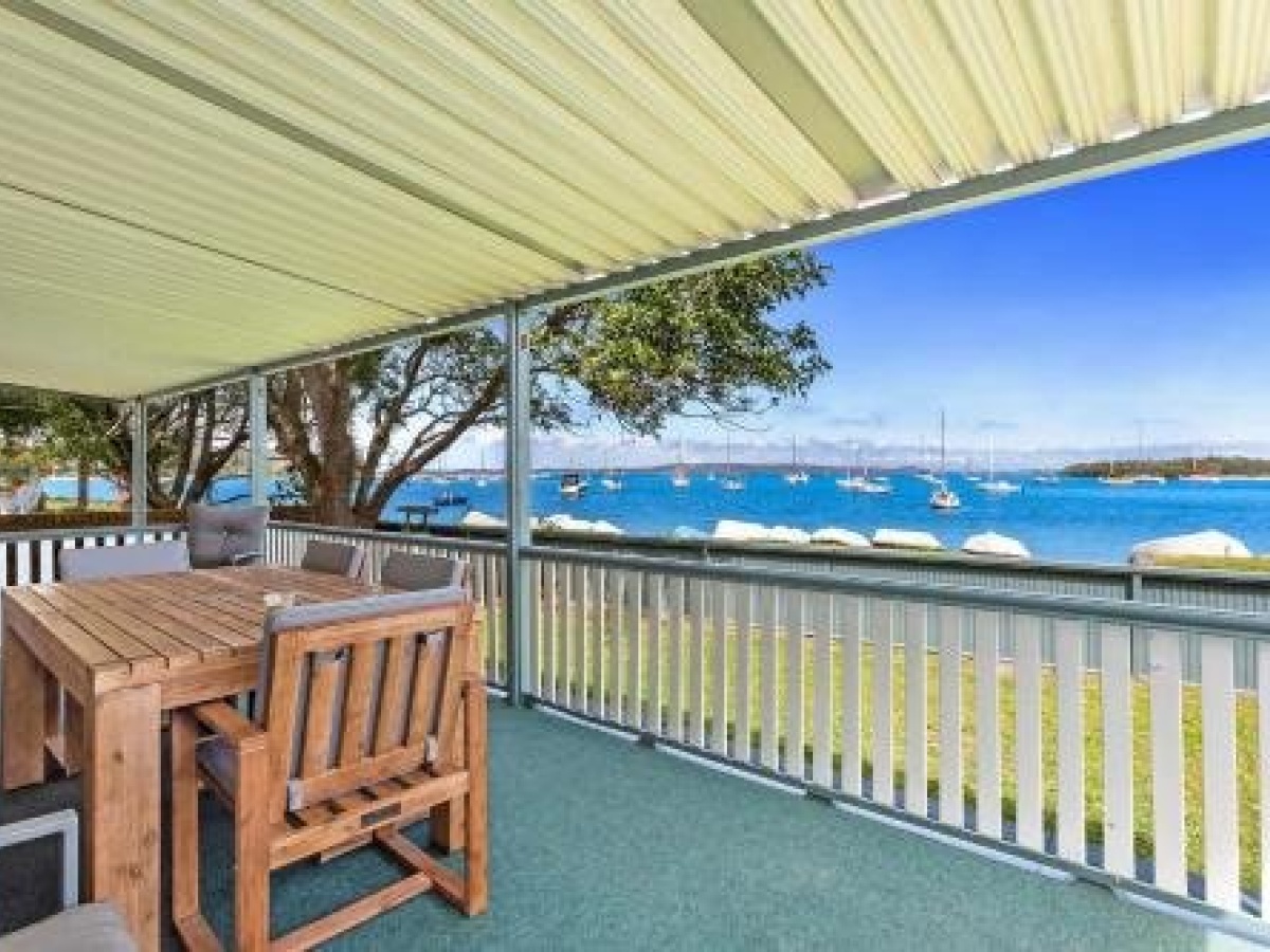Sunset Beach House – Soldiers Point Sleeps 9
