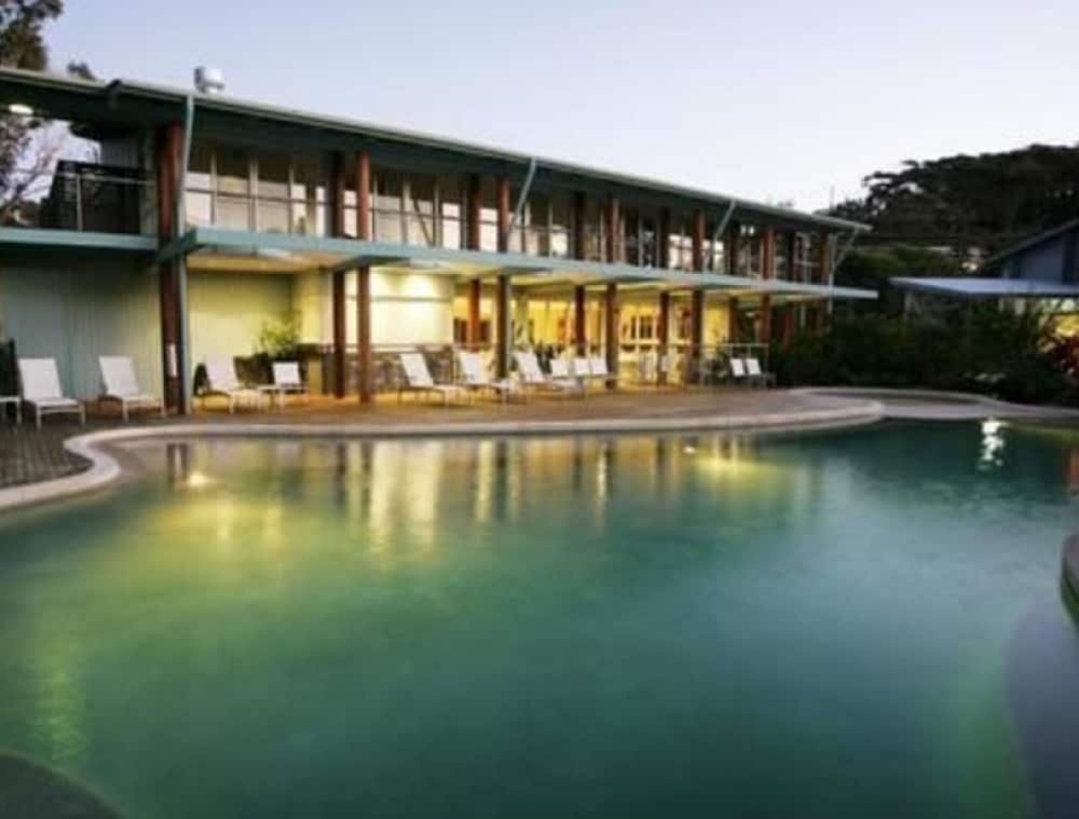PACIFIC PALMS, Elizabeth Beach