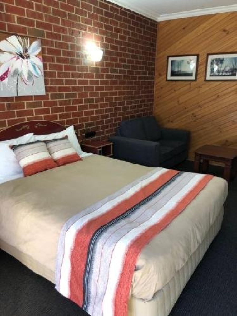 Elms Motor Inn