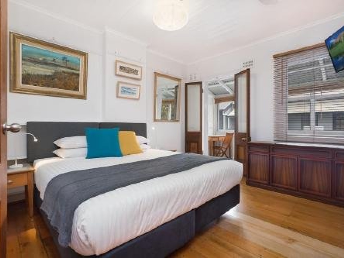 New York on Riley – Split-Level Executive 2BR Darlinghurst Apartment with a New York Feel