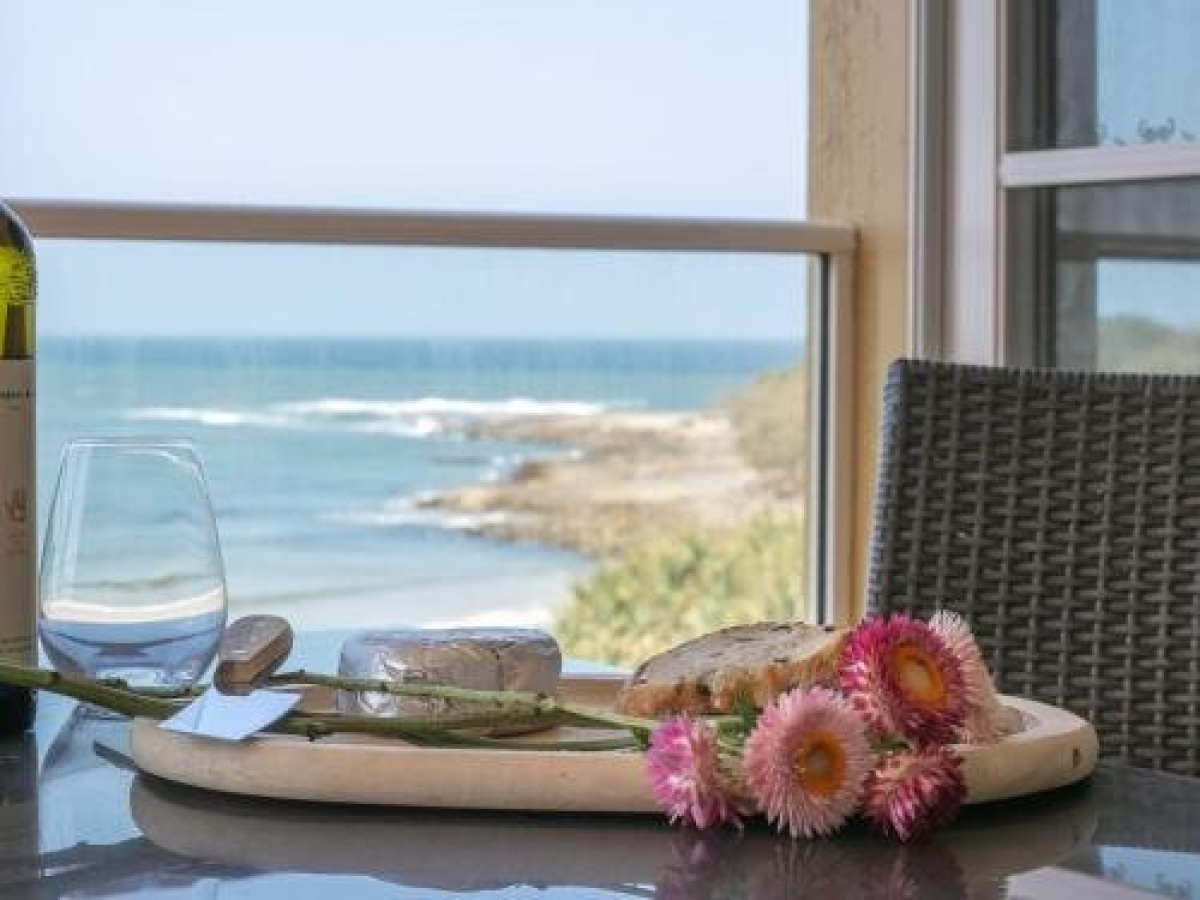 Avalon 2- uninterrupted views- almost on the beach!