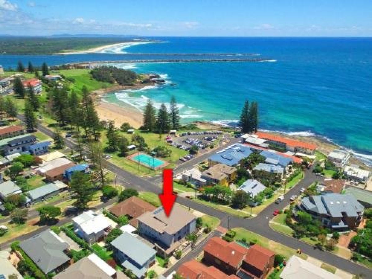 Bimbadeen Unit 3 – across from the beach – lift in complex