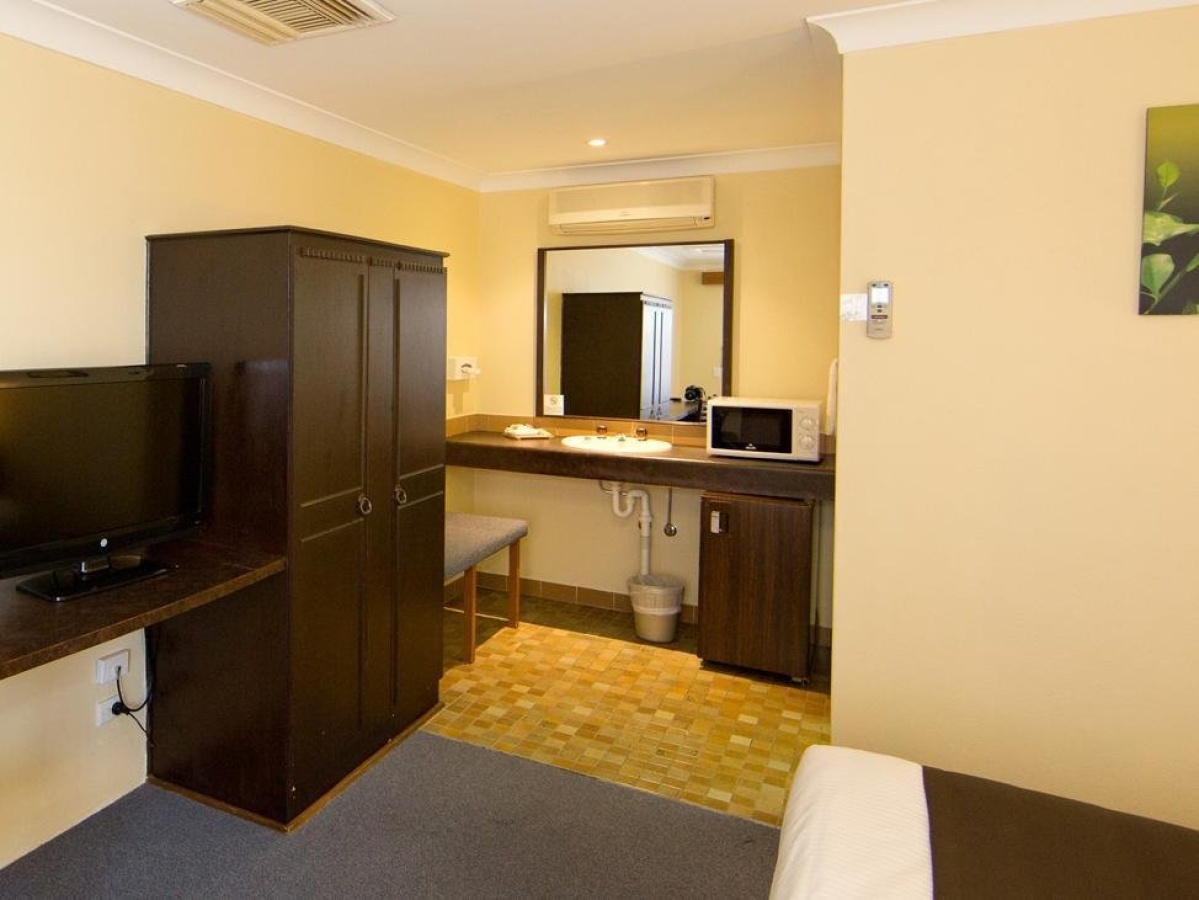 HideaWay Motor Inn