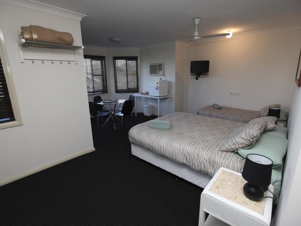 Across Country Motor Inn