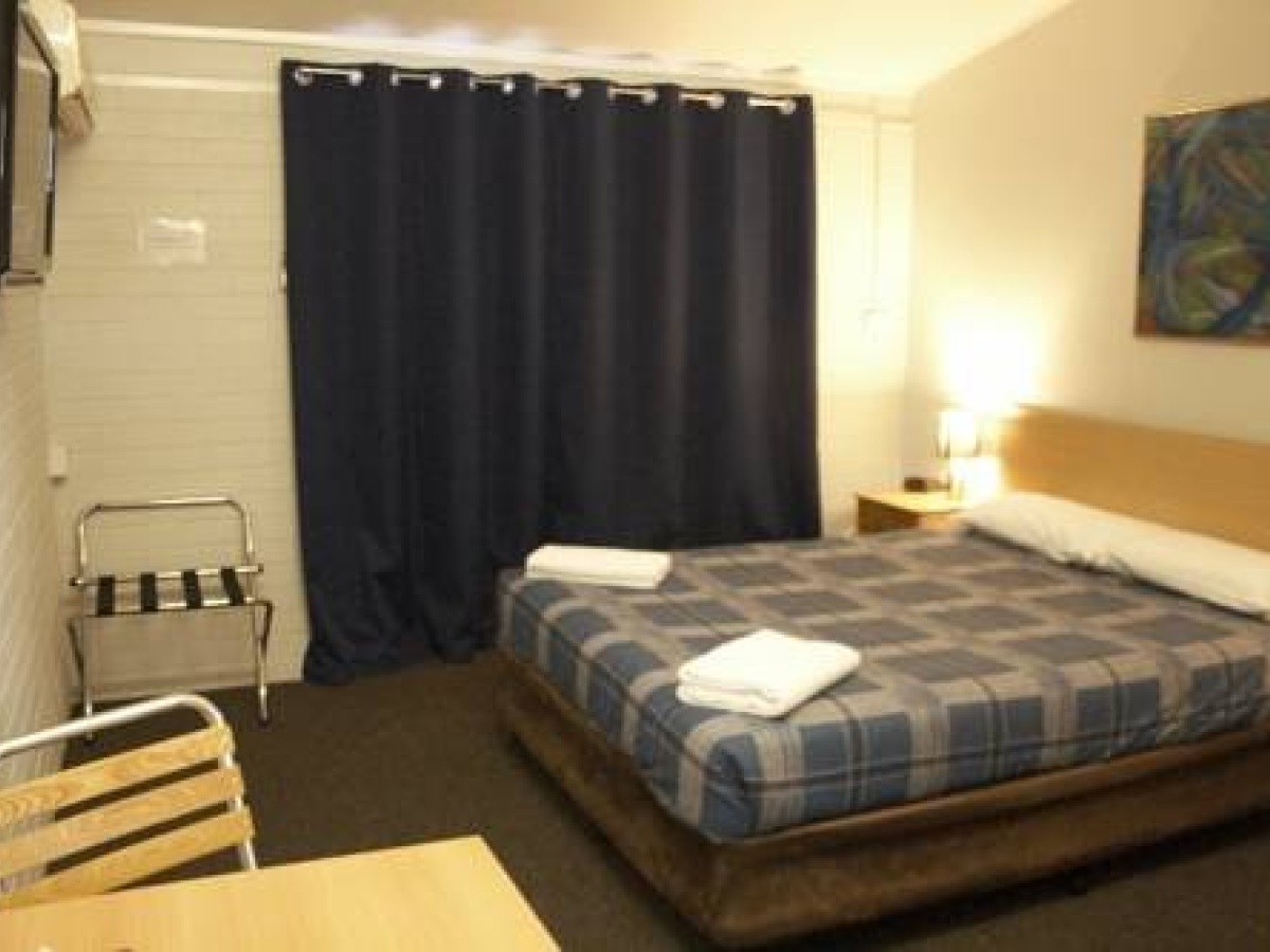 The Plains Motor Inn