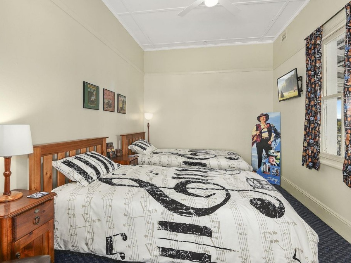 Railway Hotel, West Kempsey