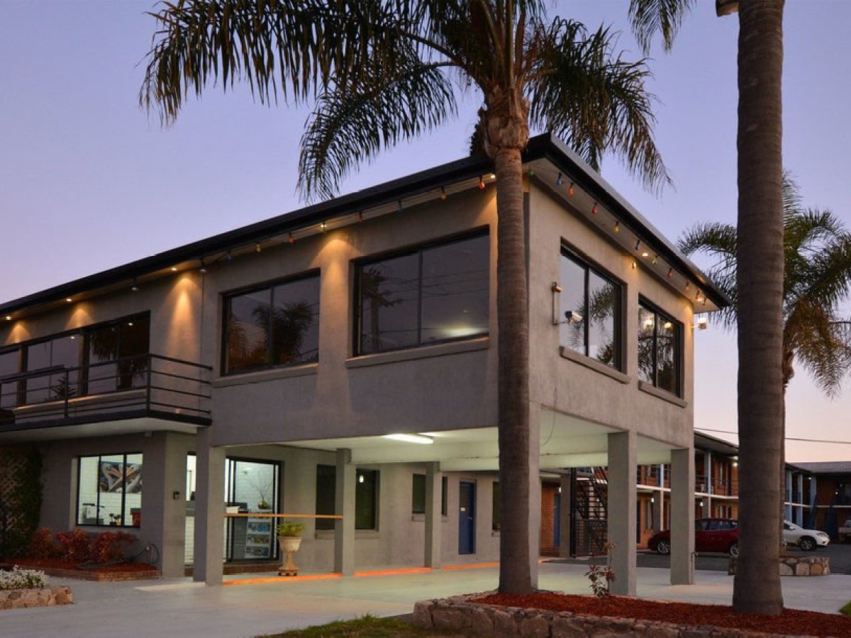 BAYSIDE MOTEL