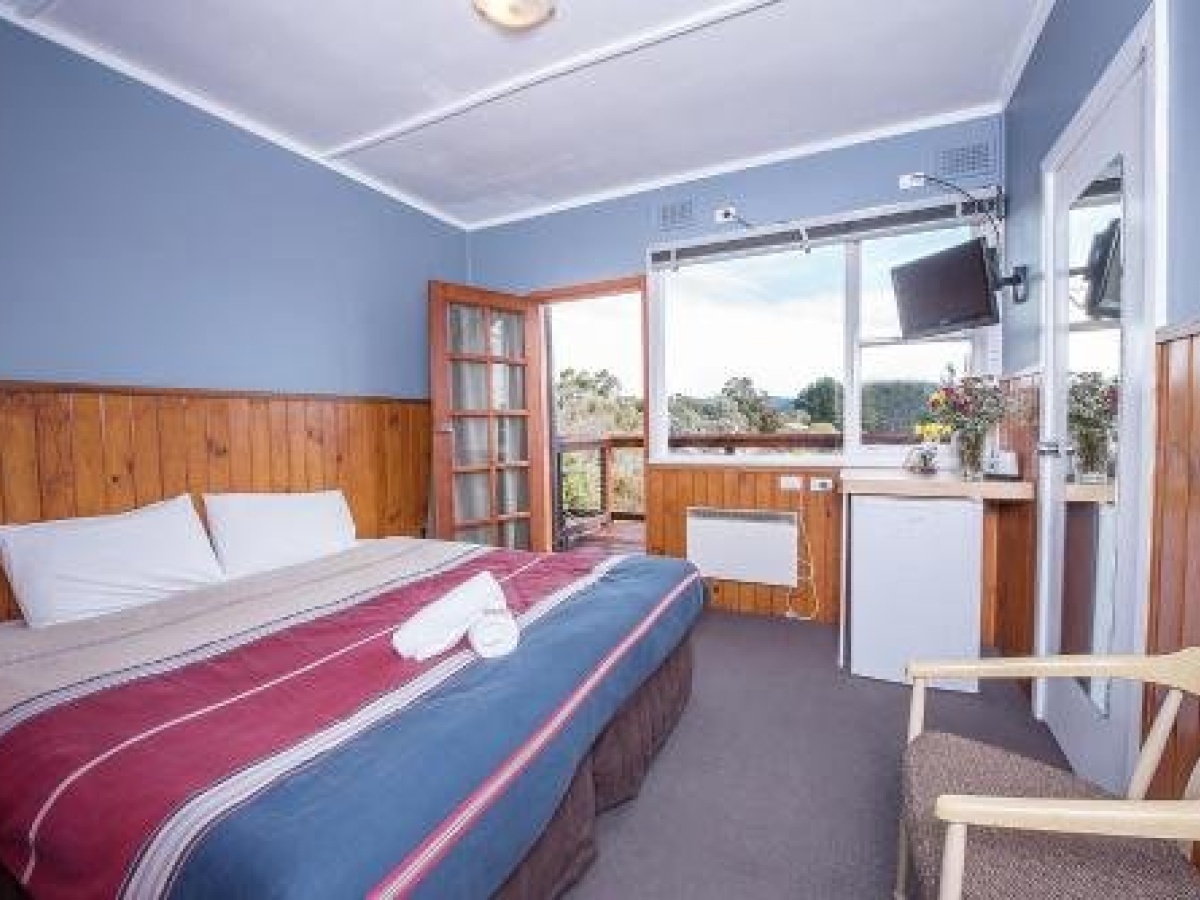 East Lake Travellers Lodge