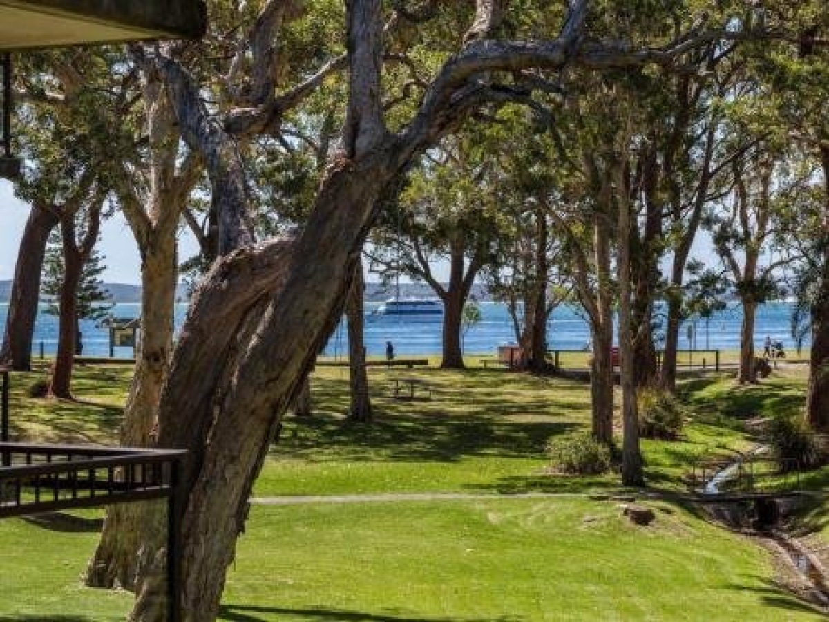 28 ‘Bay Parklands’, 2 Gowrie Ave – pool, tennis + stunning views