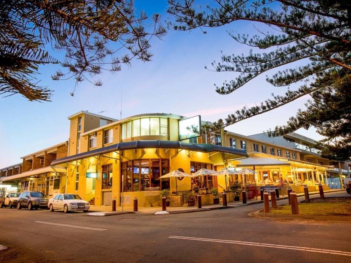 Seabreeze Beach Hotel